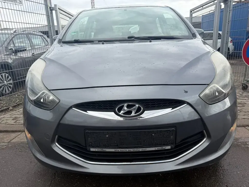 Gebraucht Hyundai ix20 Edition 90 PS (66 kW) 2015 Grau Kleinwagen