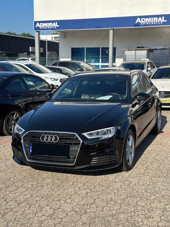 Schwarz Gebraucht 2019 Audi A3 Sportback Comfort Kleinwagen | 16.790 € (Fairer Preis) - Bild 1/4