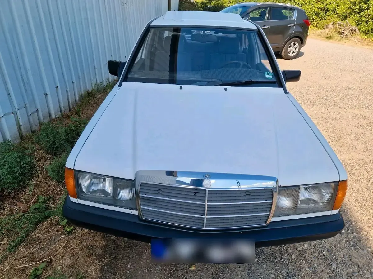 Gebraucht Mercedes 190 118 PS (86 kW) 1987 Weiß Limousine