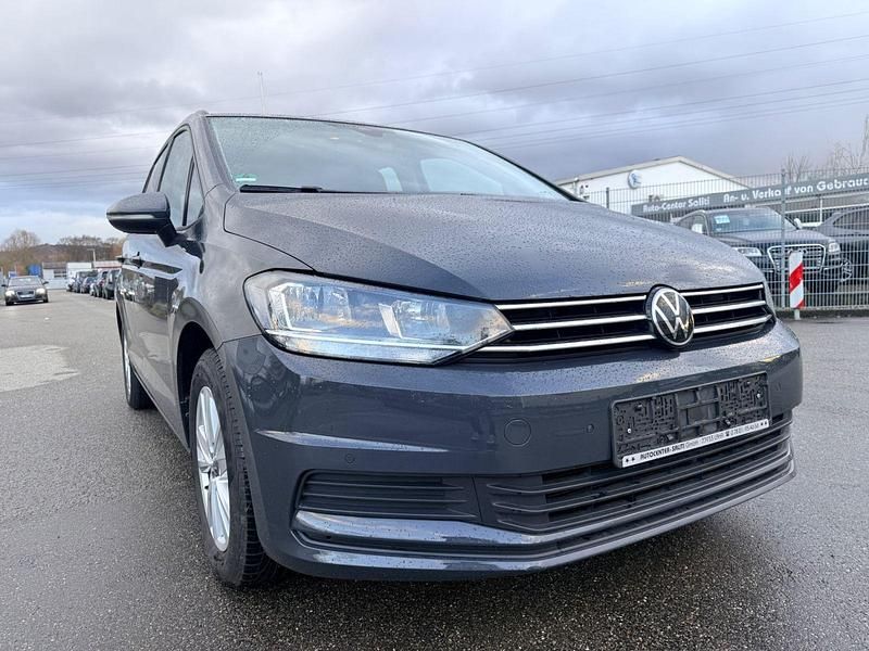 Gebraucht VW Touran Comfortline 122 PS (89 kW) 2023 Grau Van / Kleinbus