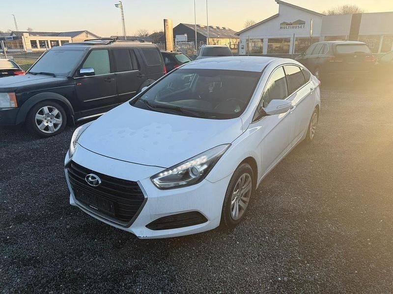 Weiß Gebraucht 2017 Hyundai i40 Trend Limousine | 6.300 € (Fairer Preis) - Bild 1/4
