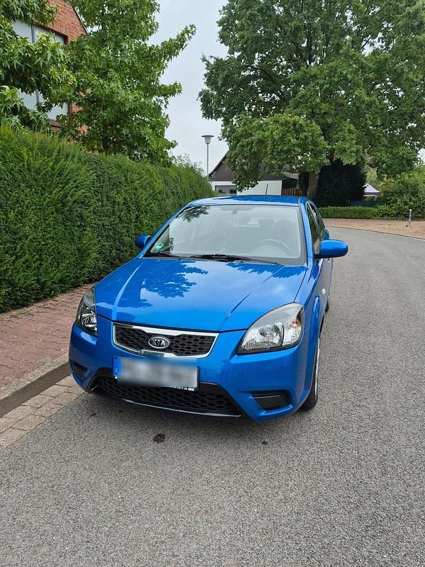 Blau Gebraucht 2011 Kia Rio Vision Kleinwagen | 2.750 € (Fairer Preis) - Bild 1/4