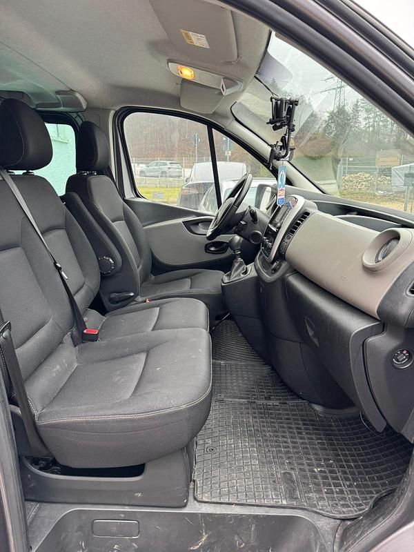 Gebraucht Renault Traffic 145 PS (106 kW) 2017 Grau Van / Kleinbus