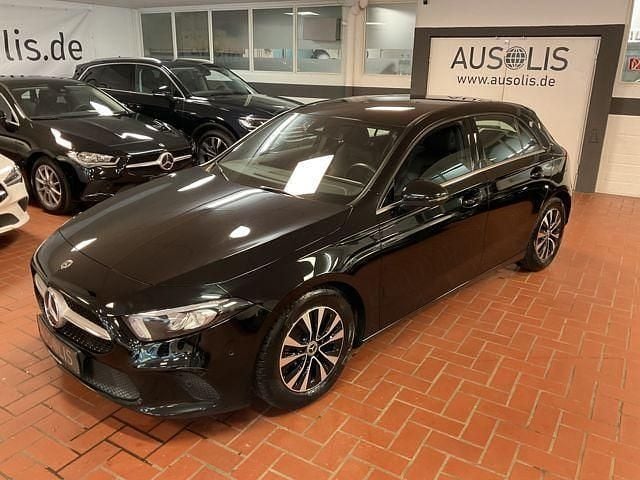 Gebraucht Mercedes A180 Business 116 PS (85 kW) 2021 Kosmosschwarz (metallic) Limousine