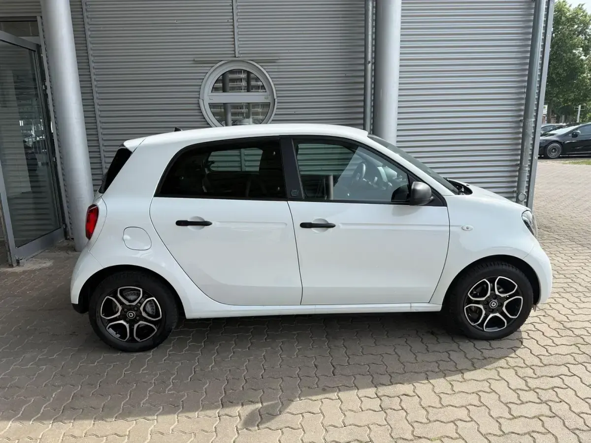 Gebraucht Smart ForFour Electric Drive 60 kW (82 PS) 2019 Weiß Limousine