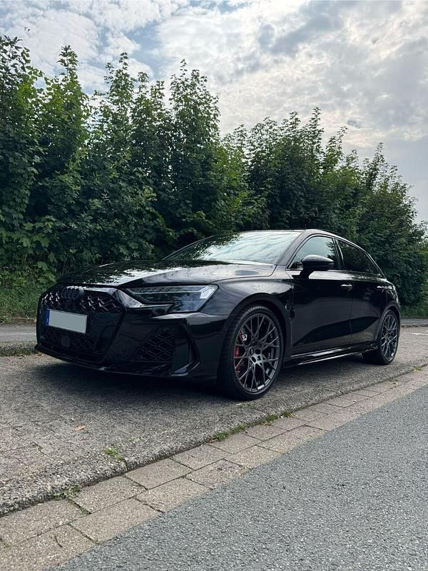 Schwarz Gebraucht 2025 Audi RS3 Ambiente Limousine | 65.000 € (Guter Preis) - Bild 1/4