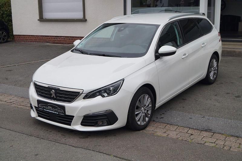 Weiß Gebraucht 2021 Peugeot 308 Kombi | 15.490 € (Fairer Preis) - Bild 1/4