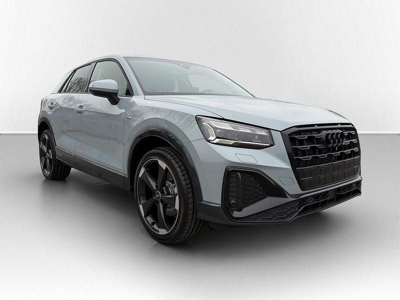 Neu Audi Q2 S-Line 150 PS (110 kW) 2025 Grau SUV