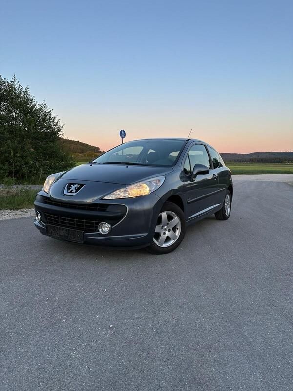 Grau Gebraucht 2009 Peugeot 207 Limousine | 2.450 € (Fairer Preis) - Bild 1/4