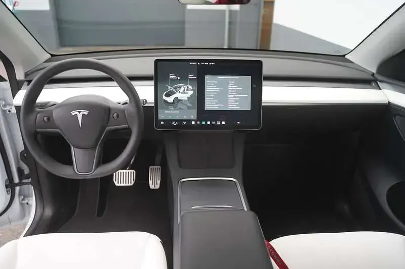 Gebraucht Tesla Model Y Standard Range 219 kW (299 PS) 2023 Weiß SUV