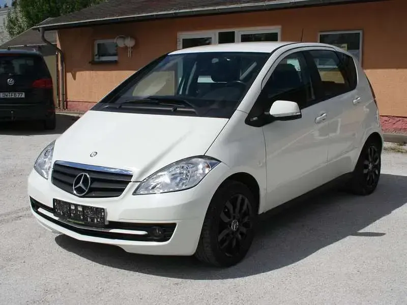 Gebraucht Mercedes A160 95 PS (69 kW) 2011 Weiß Kleinwagen