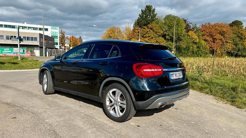 Gebraucht Mercedes GLA250 211 PS (155 kW) 2016 Schwarz SUV