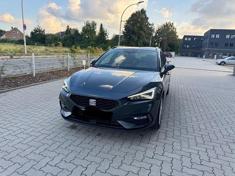 Grau Gebraucht 2021 Seat Leon FR Limousine | 20.500 € (Fairer Preis) - Bild 1/4