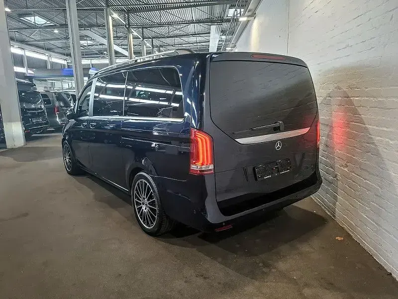 Gebraucht Mercedes V300 Avantgarde 239 PS (175 kW) 2019 Blau Van / Kleinbus