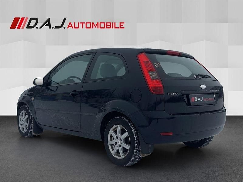 Gebraucht Ford Fiesta Ambiente 60 PS (44 kW) 2005 Blau Kleinwagen