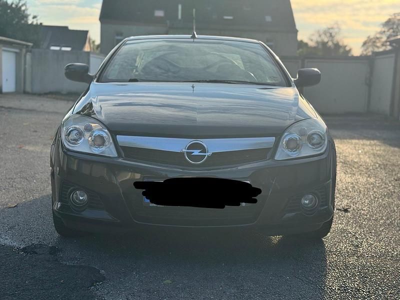 Schwarz Gebraucht 2005 Opel Tigra Cabrio | 1.250 € (Guter Preis) - Bild 1/4