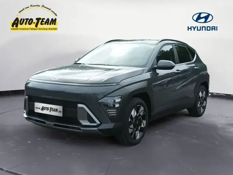 Grau Gebraucht 2025 Hyundai Kona Trend SUV | 33.550 € (Teuer) - Bild 1/4