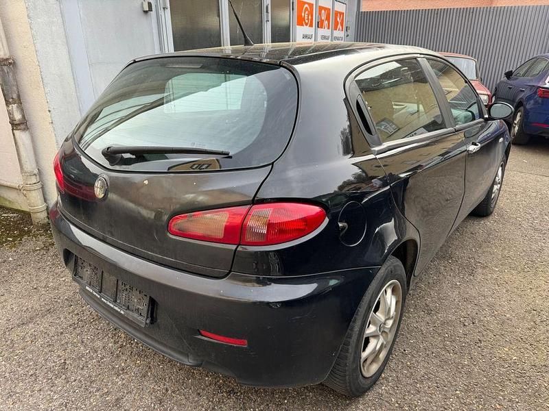 Gebraucht Alfa Romeo 147 105 PS (77 kW) 2005 Schwarz Kleinwagen