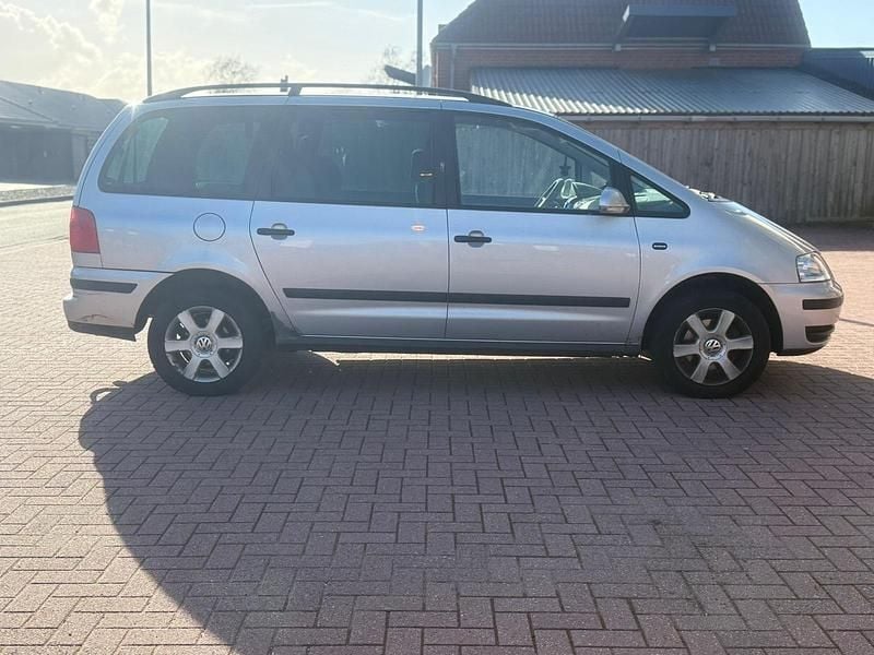 Second-hand VW Sharan 115 CP (84 kW) 2007 Argintiu Monovolum