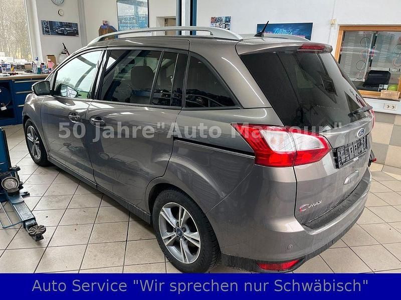 Gebraucht Ford Grand C-Max SYNC Edition 150 PS (110 kW) 2013 Braun Van / Kleinbus