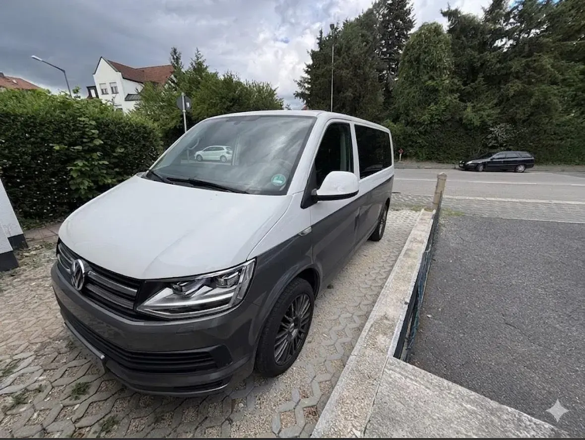 Gebraucht VW Multivan 150 PS (110 kW) 2016 Weiß Van / Kleinbus