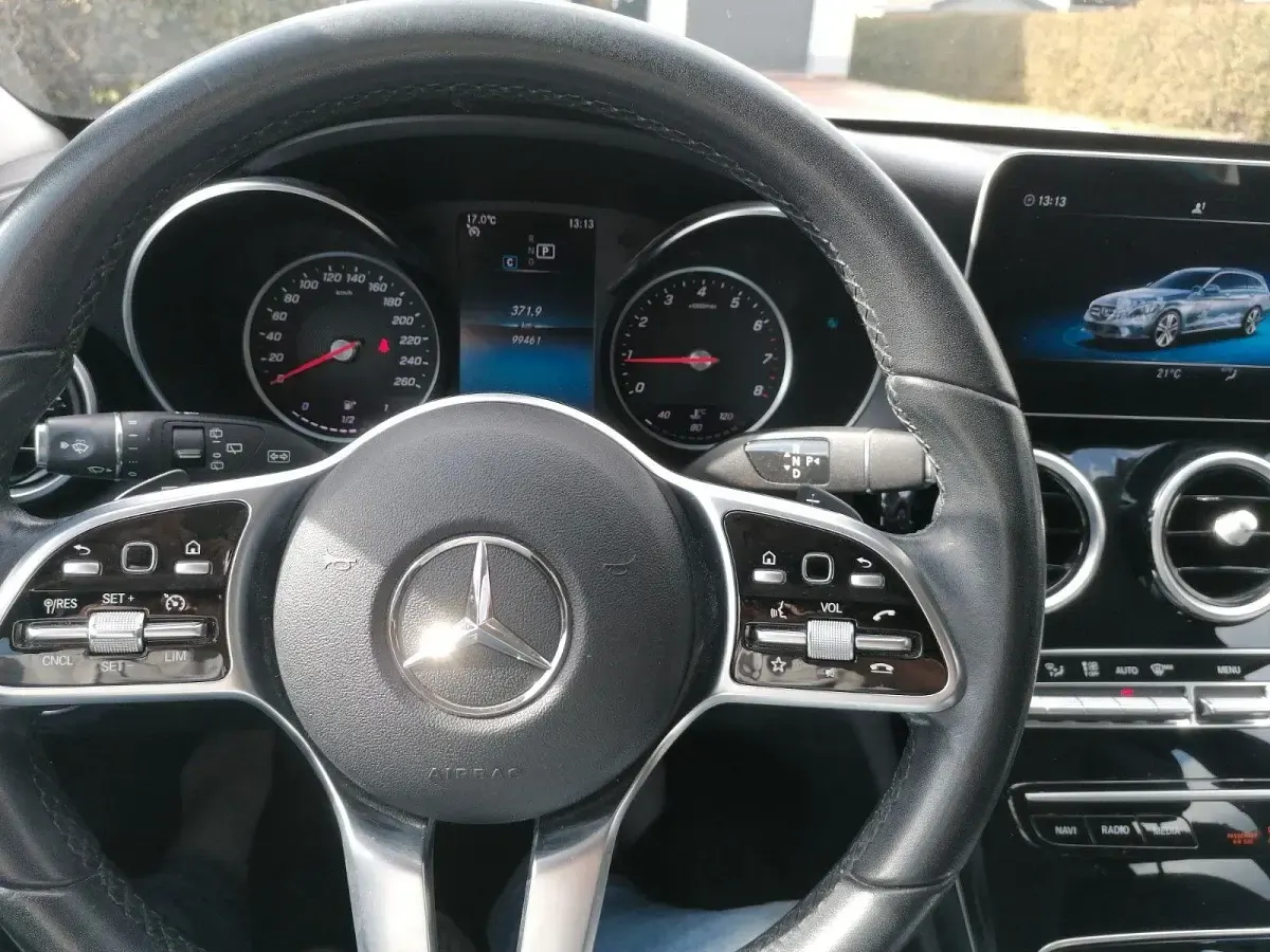 Gebraucht Mercedes C180 157 PS (115 kW) 2019 Weiß Limousine