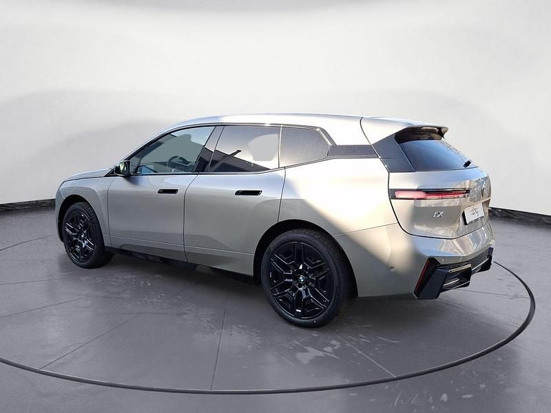 Neu BMW iX 400 kW (544 PS) 2026 Silber SUV
