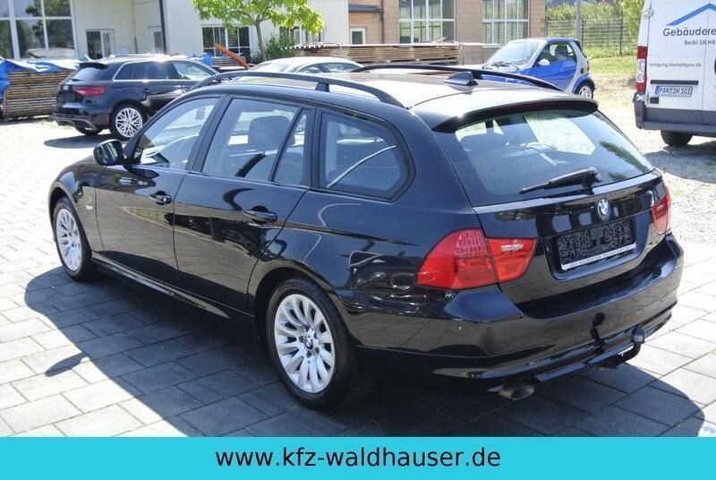 Schwarz Gebraucht 2012 BMW 318 Comfort Edition Kombi | 6.900 € (Guter Preis) - Bild 1/4