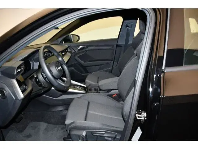 Gebraucht Audi A3 Basis 150 PS (110 kW) 2023 Brillantschwarz Limousine
