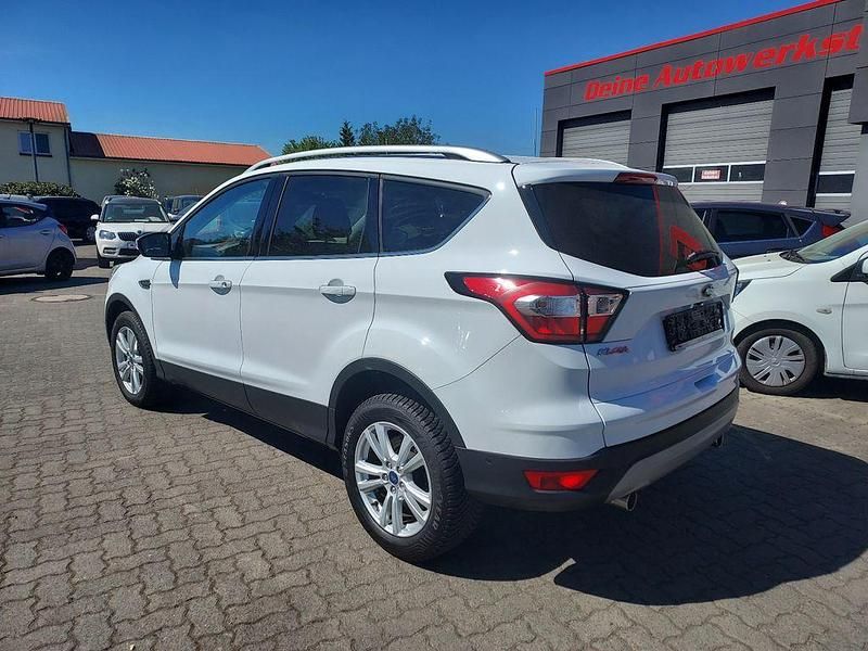 Gebraucht Ford Kuga 150 PS (110 kW) 2019 Weiß SUV