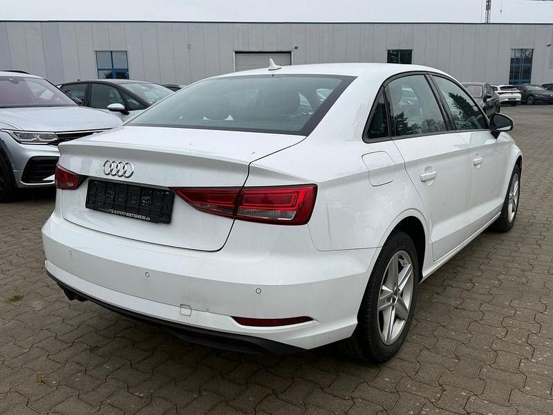 Gebraucht Audi A3 Basis 116 PS (85 kW) 2018 Weiß Limousine