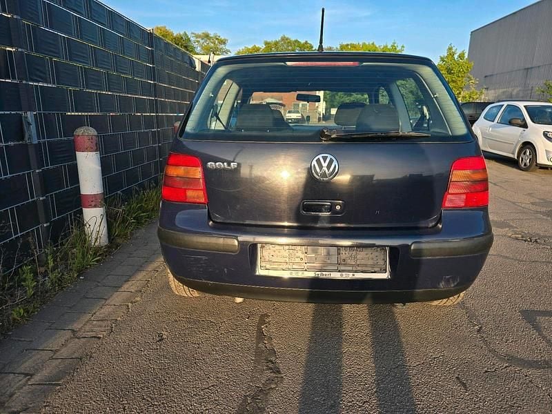 Usata VW Golf IV 75 CV (55 kW) 2000 Blu Utilitaria