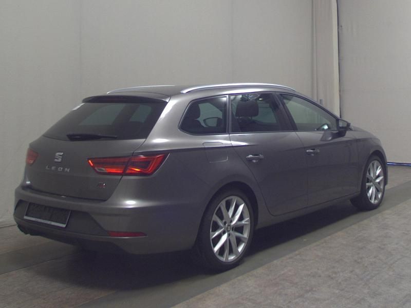 Usado Seat Leon ST FR-Line 150 HP (110 kW) 2017 Cinzento Carrinha