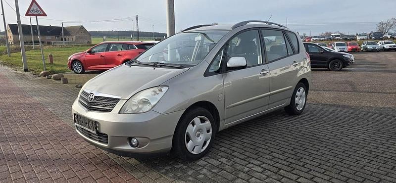 Grau Gebraucht 2002 Toyota Corolla Verso Van / Kleinbus | 2.200 € (Guter Preis) - Bild 1/4