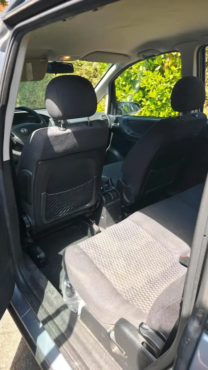 Gebraucht Opel Zafira 125 PS (91 kW) 2004 Silber Van / Kleinbus
