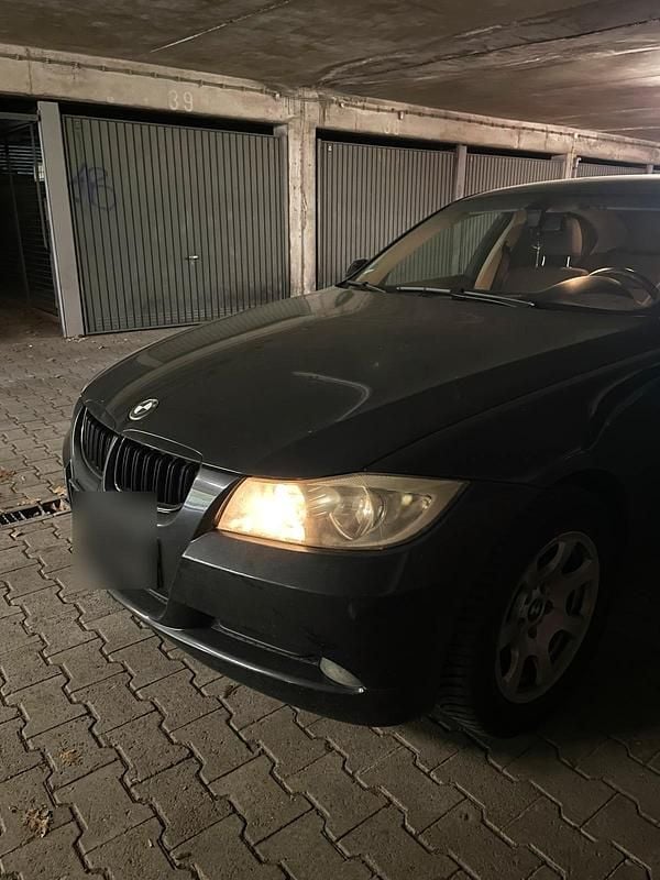 Gebraucht BMW 318 143 PS (105 kW) 2007 Schwarz Limousine