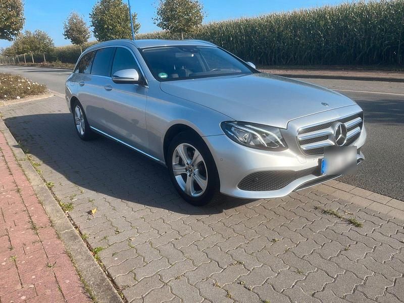 Silber Gebraucht 2017 Mercedes E220 Kombi | 17.890 € (Guter Preis) - Bild 1/4