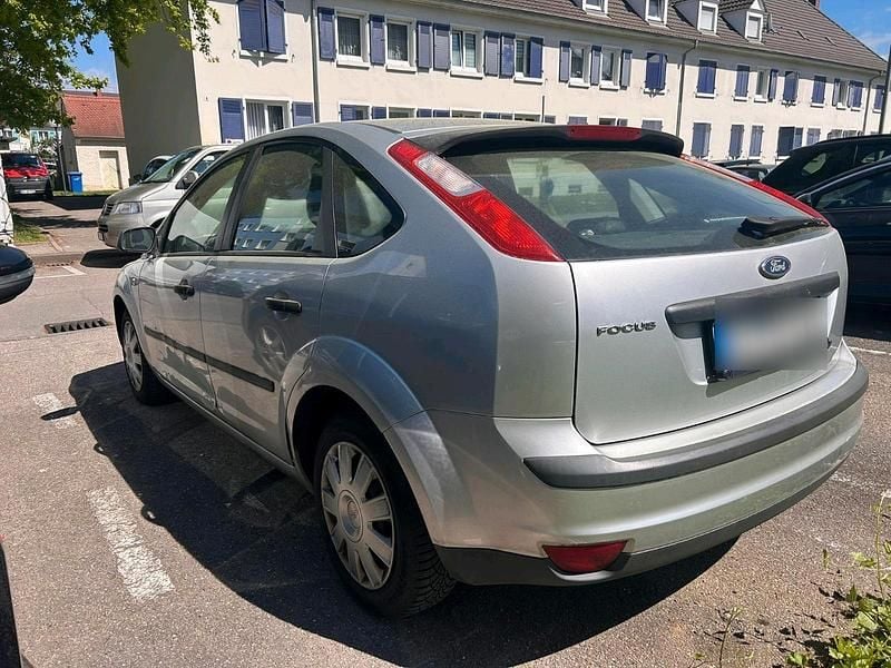 Begagnad Ford Focus 2006 Silver Sedan