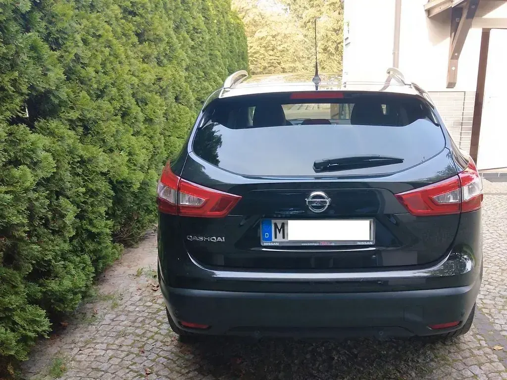 Gebraucht Nissan Qashqai Tekna 163 PS (119 kW) 2015 Schwarz SUV