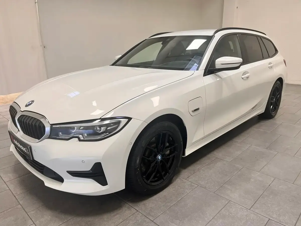 Gebraucht BMW 330 Advantage 252 PS (185 kW) 2022 Weiß Kombi
