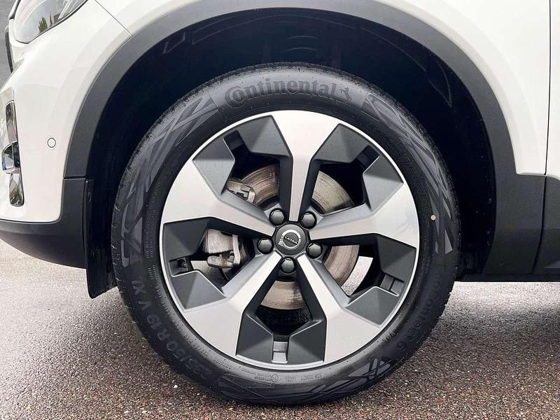 Gebraucht Volvo XC40 Plus 197 PS (144 kW) 2025 Crystal weiß perleffekt SUV