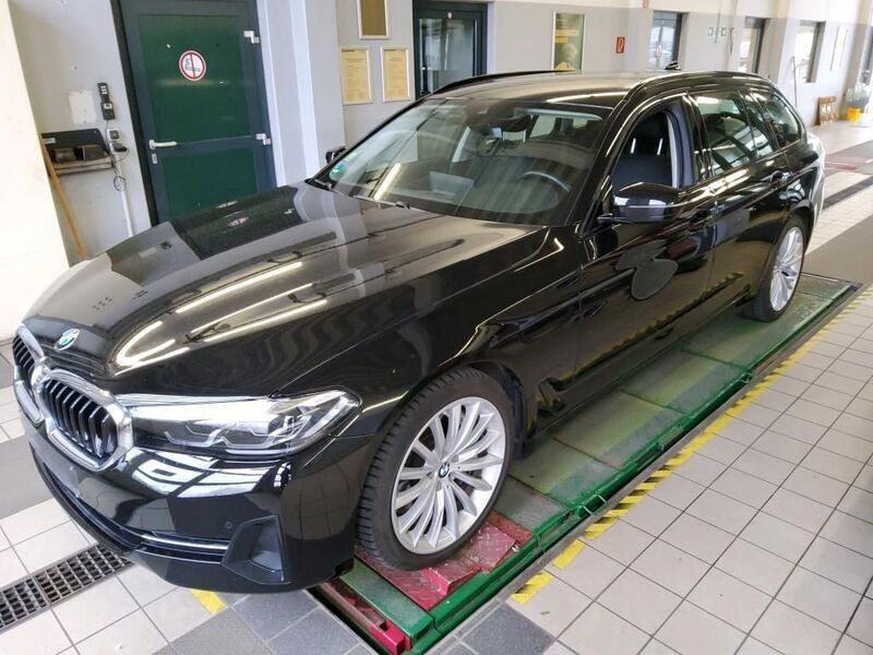 Schwarz ii Gebraucht 2022 BMW 540 Performance Kombi | 41.890 € (Superpreis) - Bild 1/2