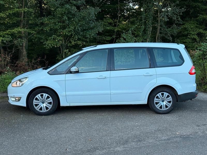 Weiß Gebraucht 2015 Ford Galaxy Van / Kleinbus | 6.000 € - Bild 1/4