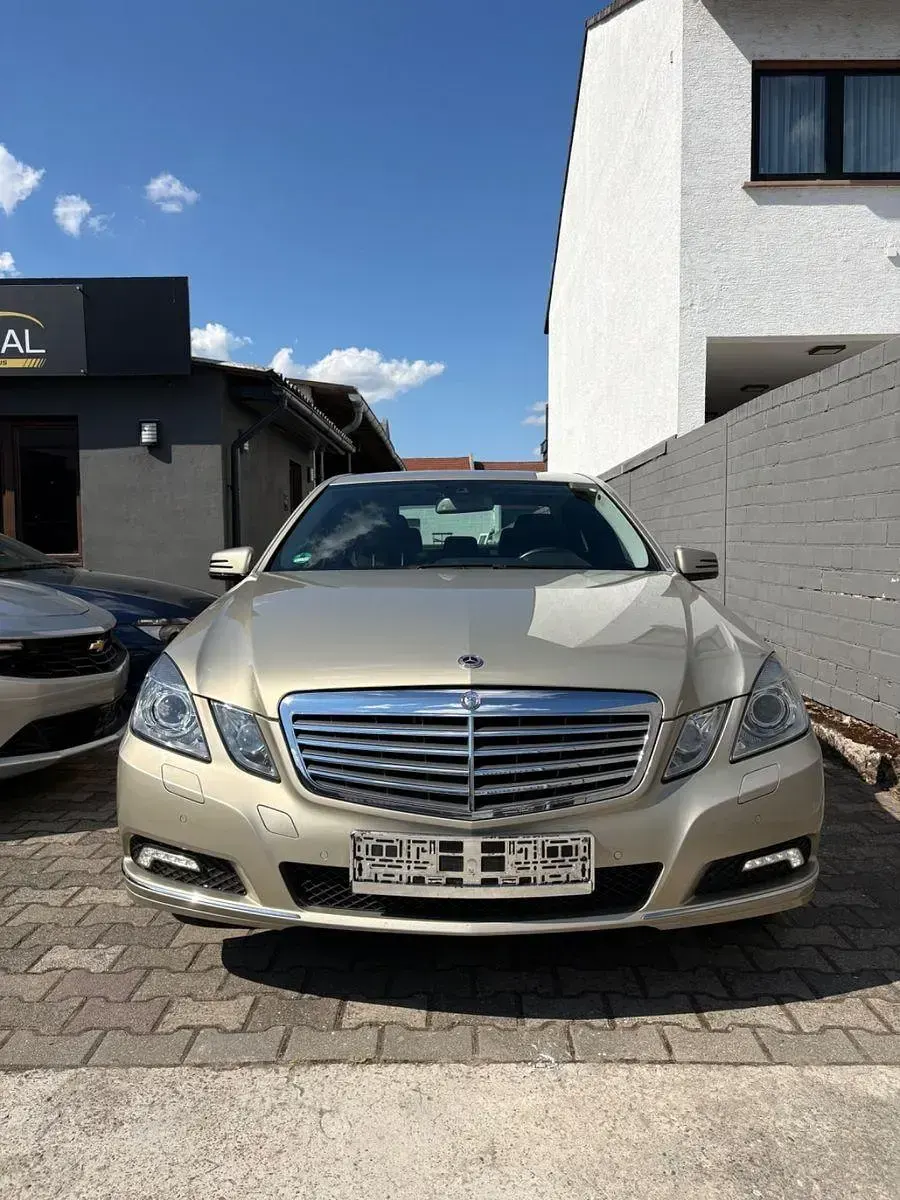 Gebraucht Mercedes E200 184 PS (135 kW) 2009 Beige Limousine
