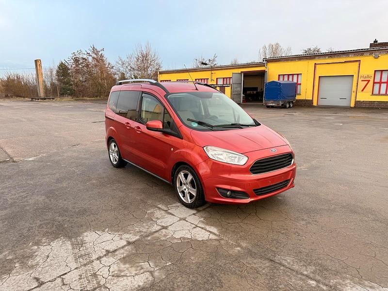 Gebraucht Ford Tourneo Courier 100 PS (73 kW) 2014 Rot Van / Kleinbus