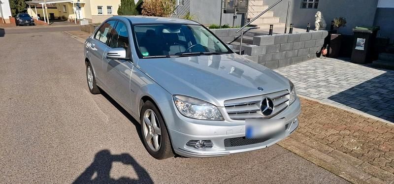 Gebraucht Mercedes C180 156 PS (114 kW) 2010 Silber Limousine