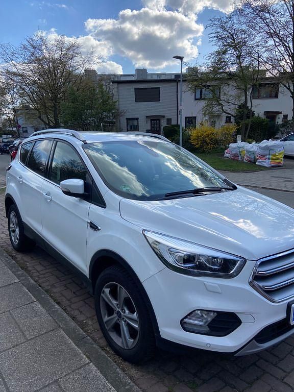 Gebraucht Ford Kuga Trend 175 PS (128 kW) 2019 Schwarz SUV