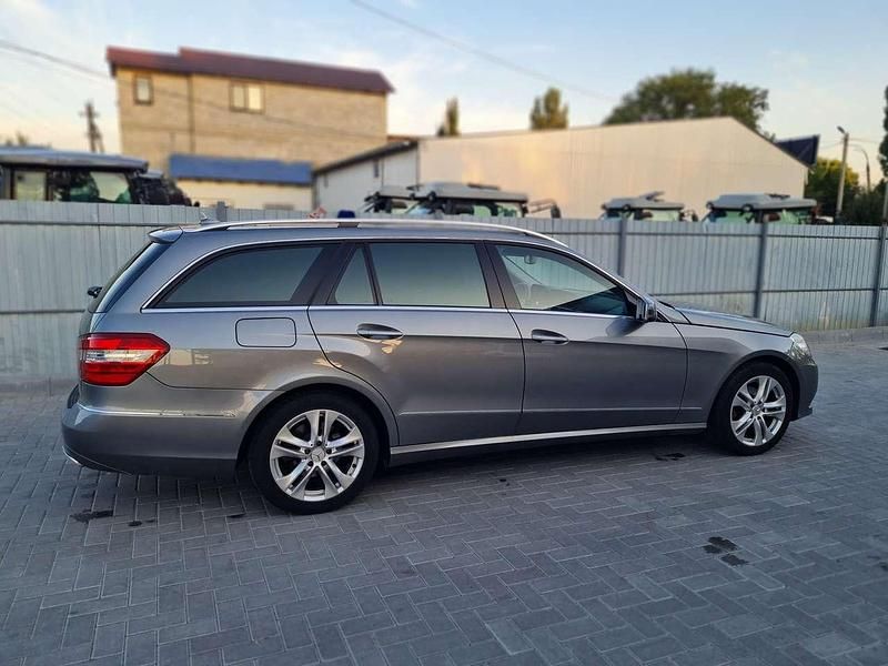 Gebraucht Mercedes E200 Avantgarde 136 PS (100 kW) 2012 Grau Kombi