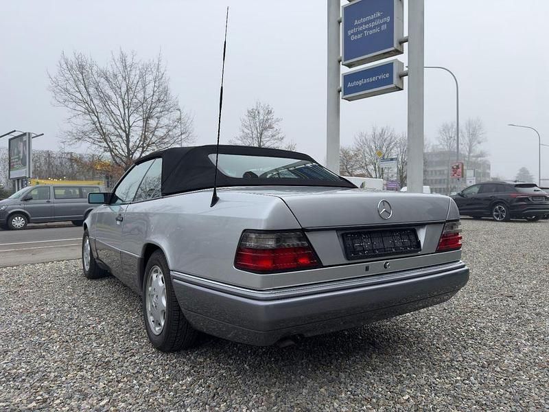 Gebraucht Mercedes E220 150 PS (110 kW) 1994 Cabrio