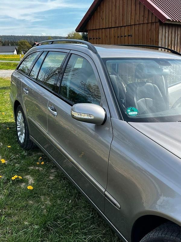 Gebraucht Mercedes E500 Elegance 306 PS (225 kW) 2006 Silber Kombi
